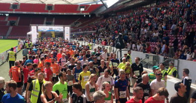 Stuttgart Lauf 2018 - Im Ziel - hochblau.com - Copyright Hans-Jörg Ernst