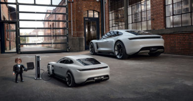 Rex Dasher fährt den Porsche Mission E