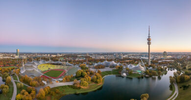 Der Olympiapark in München im Herbst