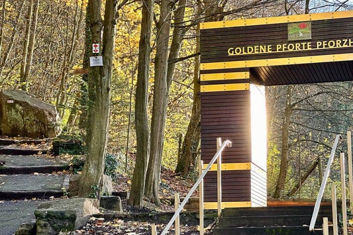 Die Goldene Pforte in Pforzheim ist das Eintrittstor zum Westweg. In der ersten Etappe führt der Weg bis nach Dobel.